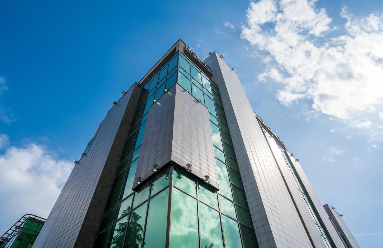 Capitol Hotel By Umbrella Tbilisi Exterior foto