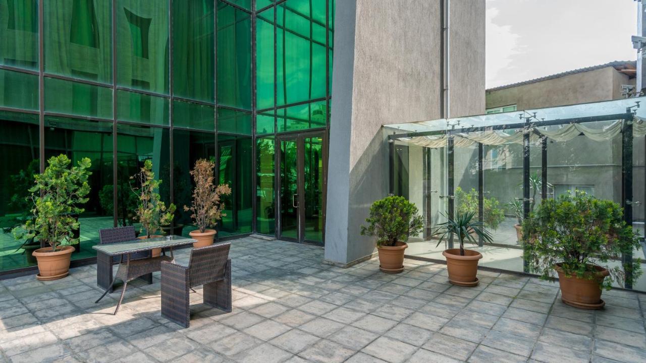 Capitol Hotel By Umbrella Tbilisi Exterior foto
